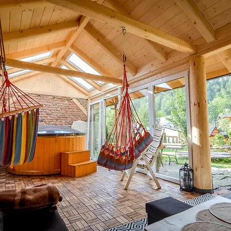 Ciukrowa Chatka Sauna & Jacuzzi Bed & Breakfast Poronin